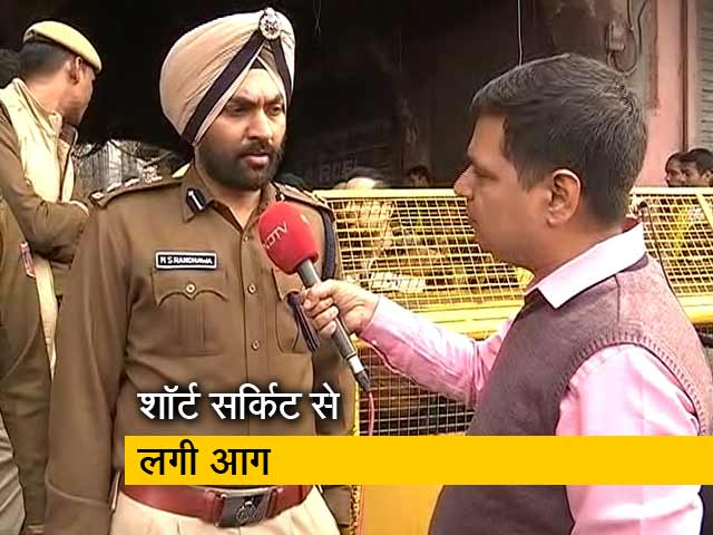 Delhi Fire: दिल्ली पुलिस ने फैक्ट्री मालिक के खिलाफ मामला दर्ज किया