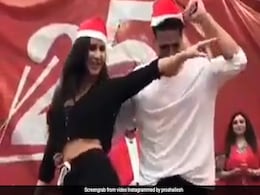 Akshay Kumar और Katrina Kaif ने किया रोमांटिक डांस, इस खास अंदाज में मनाया क्रिसमस- देखें Video Akshay Kumar और Katrina Kaif ने किया रोमांटिक डांस, इस खास अंदाज में मनाया क्रिसमस- देखें Video
