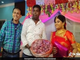 शादी में लड़के ने गिफ्ट में दिया 5 किलो प्याज, दुल्हन ने खुश होकर किया ऐसा... देखें Viral Video शादी में लड़के ने गिफ्ट में दिया 5 किलो प्याज, दुल्हन ने खुश होकर किया ऐसा... देखें Viral Video
