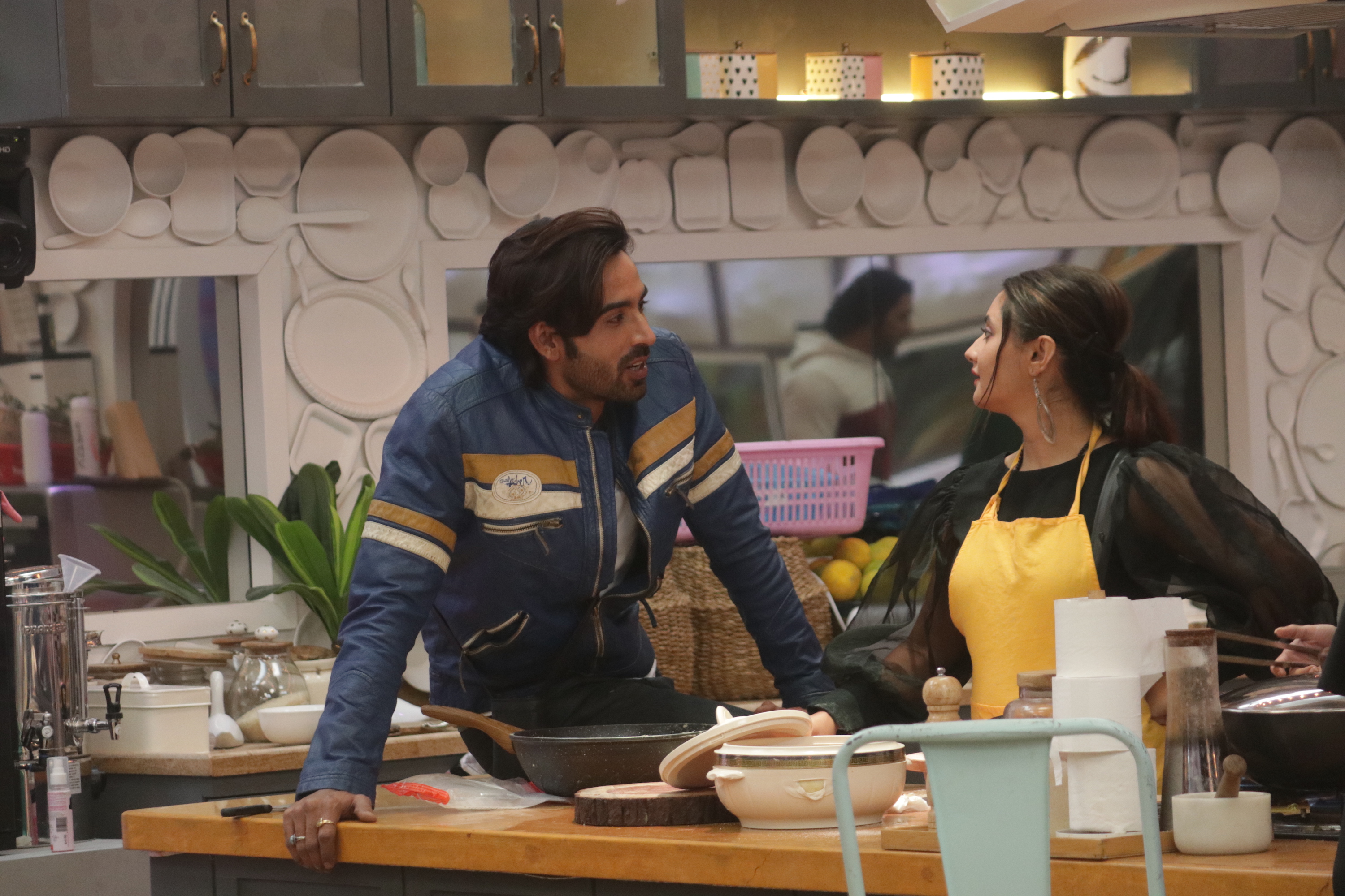 सलमान खान ने Bigg Boss में खोली अरहान की पोल, रश्मि को बताया, 'शादी और बच्चा दोनों है...'