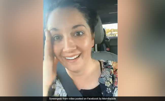 गाड़ी साफ कर रहे अजनबी को महिला ने लगाया गले, सच्‍चाई सामने आई तो...