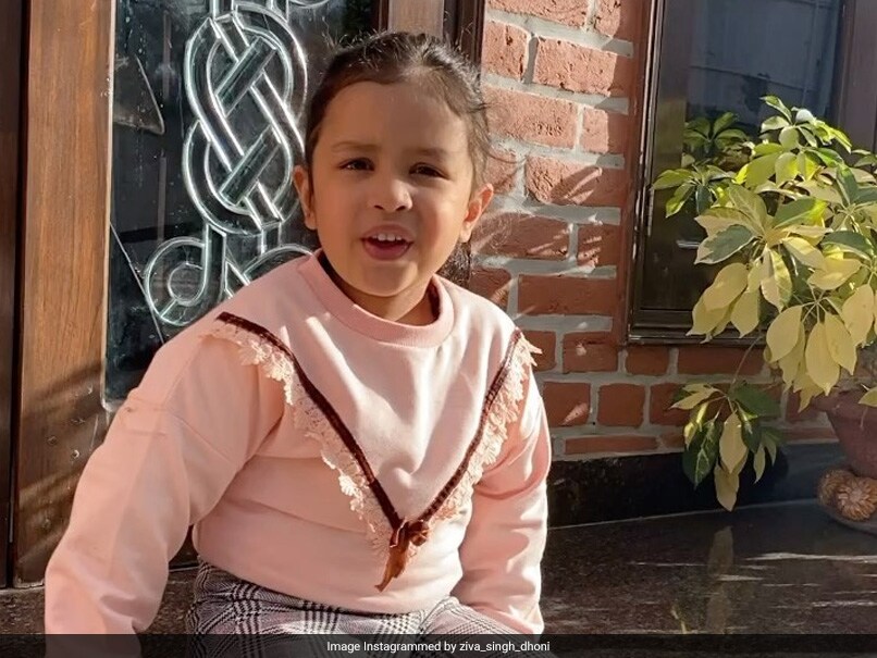 MS Dhoni की बेटी Ziva ने मलयालम सांग गाकर जीता दिल, देखें VIDEO