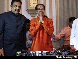 BJP ने कहा- मुस्लिम कोटे पर अगर कांग्रेस, NCP सरकार का साथ छोड़ दें तो, हम थामेंगे शिवसेना का हाथ BJP ने कहा- मुस्लिम कोटे पर अगर कांग्रेस, NCP सरकार का साथ छोड़ दें तो, हम थामेंगे शिवसेना का हाथ