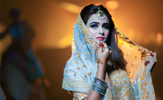 10 Pretty <i>Dupattas</i> You Need To Pick From Amazon Right Now