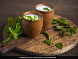 मीठा या नमकीन गर्मियों में कैसे पीना चाहिए छाछ? इन लोगों को जरूर करना चाहिए डाइट में शामिल मीठा या नमकीन गर्मियों में कैसे पीना चाहिए छाछ? इन लोगों को जरूर करना चाहिए डाइट में शामिल