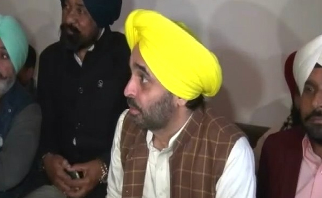 Delhi Officer Acting As BJP Spokesperson: AAP's Bhagwant Mann