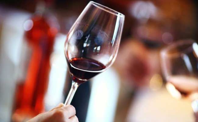 Covid19 से बचा सकती है Red Wine? नई Study पर क्या कहते हैं जानकार?