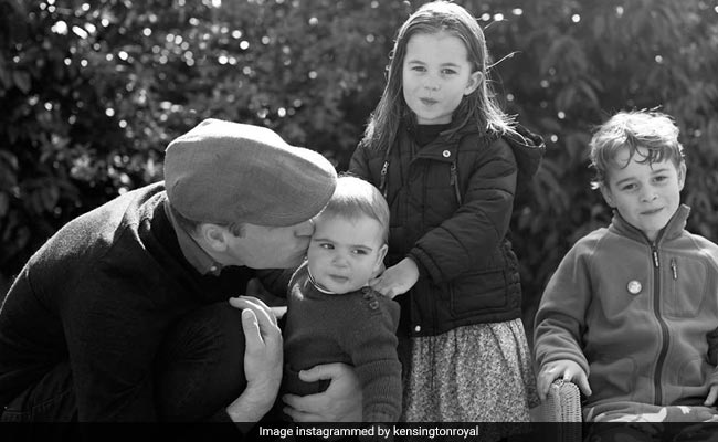 On Christmas, Kensington Palace Shares Adorable Pic Of Prince William With Children