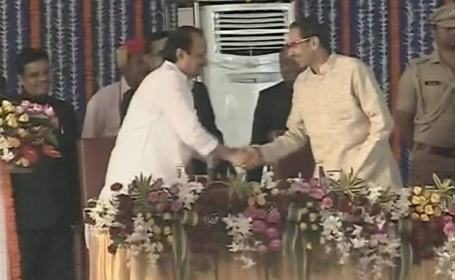 महाराष्ट्र: मंत्रियों में विभागों के बंटवारे को लेकर सत्ताधारी गठबंधन में चला बैठकों का दौर