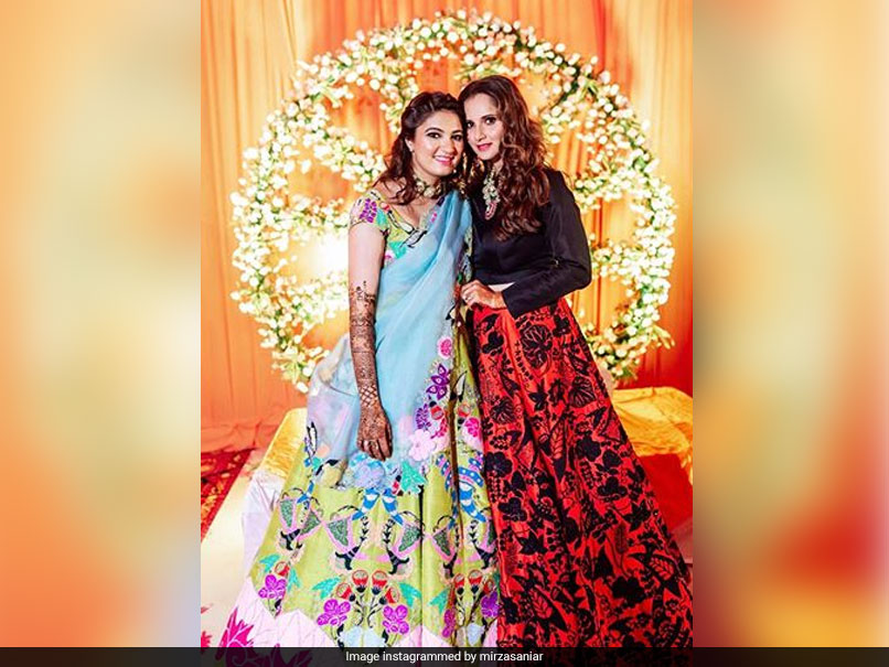 Sania Mirzas Pictures From Sister Anam Mirzas Mehendi Shine On Social Media