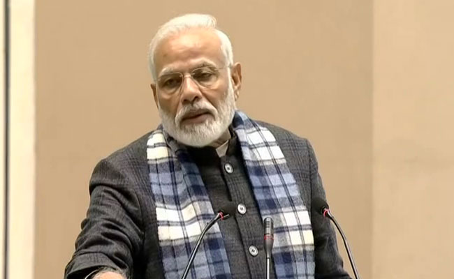 नए साल पर पीएम मोदी ने पाकिस्तान छोड़ पड़ोसी देशों के प्रमुखों को कहा Happy New Year, काफी देर की बातचीत