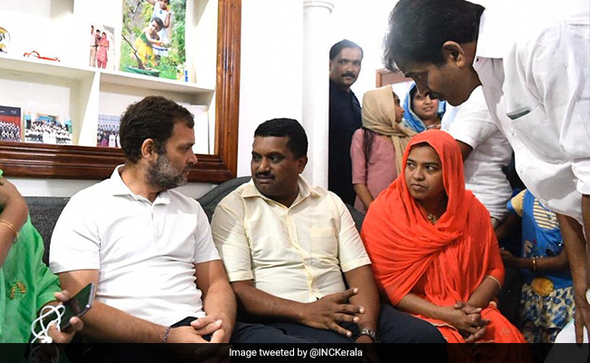 Rahul Gandhi Meets Parents Of Kerala Girl, 10, Who Died Of Snakebite
