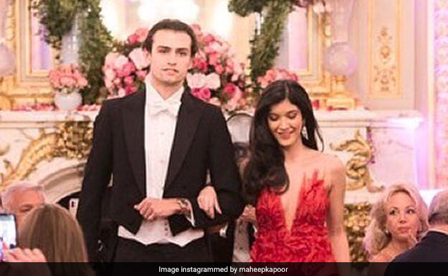 Shanaya Kapoor Makes Her Debut At Le Bal In Paris. See Pics