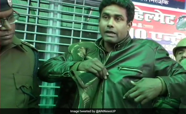 "Second Life": UP Cop After Wallet Stops Bullet During Citizenship Protest