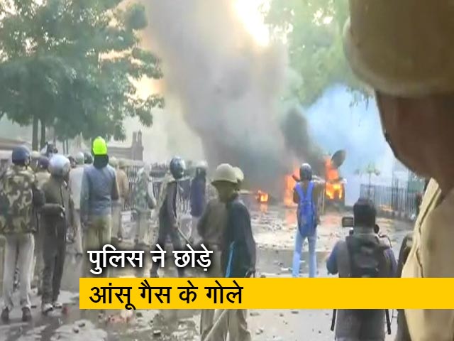 लखनऊ में CAA के खिलाफ उग्र हुआ प्रदर्शन