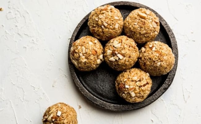 Lockdown Recipes: How To Make Sooji Or Rava Ladoo In 10 Minutes Without Chashni! Lockdown Recipes: How To Make Sooji Or Rava Ladoo In 10 Minutes Without Chashni!