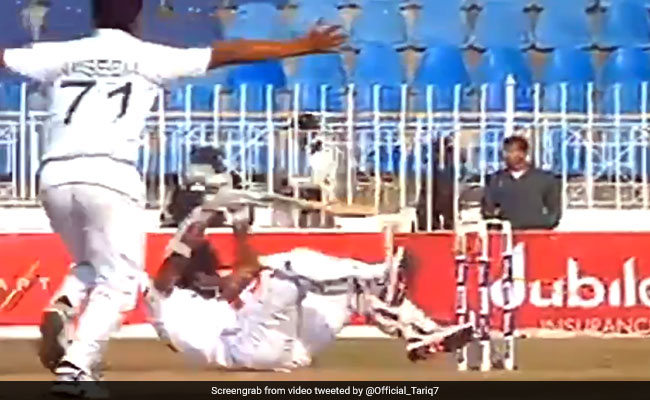 पाक गेंदबाज की बाउंसर देख घबरा गया लंकाई बल्लेबाज, जमीन पर गिरा और... देखें Video