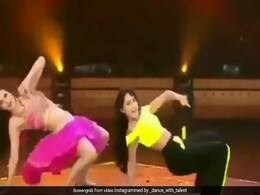 Nora Fatehi ने 'साकी-साकी' गाने पर यूं किया धमाकेदार डांस, हैरान हो गए सभी- देखें Video Nora Fatehi ने 'साकी-साकी' गाने पर यूं किया धमाकेदार डांस, हैरान हो गए सभी- देखें Video