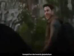 निक जोनास की एंट्री पर दर्शक लगे चिल्लाने 'जीजाजी आ गए', प्रियंका चोपड़ा बोलीं- भारत के नेशनल जीजू- देखें Video निक जोनास की एंट्री पर दर्शक लगे चिल्लाने 'जीजाजी आ गए', प्रियंका चोपड़ा बोलीं- भारत के नेशनल जीजू- देखें Video