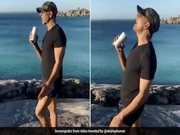 समुद्र किनारे 'दीवानों' की तरह गाना गाते नजर आए अक्षय कुमार, Video हुआ वायरल समुद्र किनारे 'दीवानों' की तरह गाना गाते नजर आए अक्षय कुमार, Video हुआ वायरल