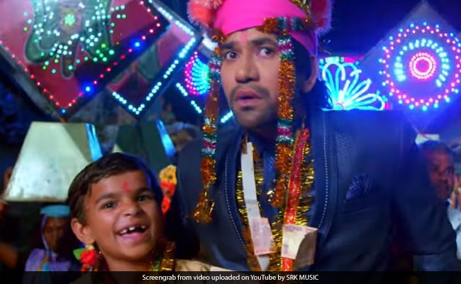 रिक्शे पर निकली निरहुआ की बारात, खुशी से यूं झूम उठीं आम्रपाली दुबे- देखें Video