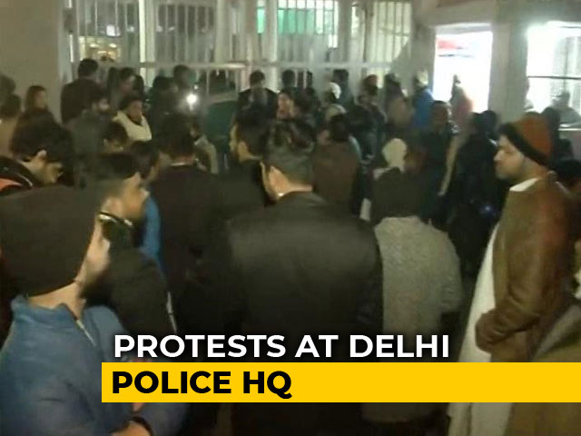 8 Minors Among 40 Detained, Protests Outside Delhi Police Headquarters