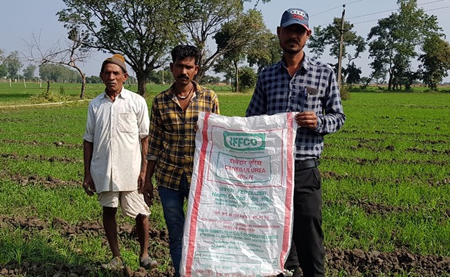 मध्यप्रदेश में यूरिया का संकट : देवरी में लगी लंबी कतार, शमशाबाद में लूट ली गईं बोरियां