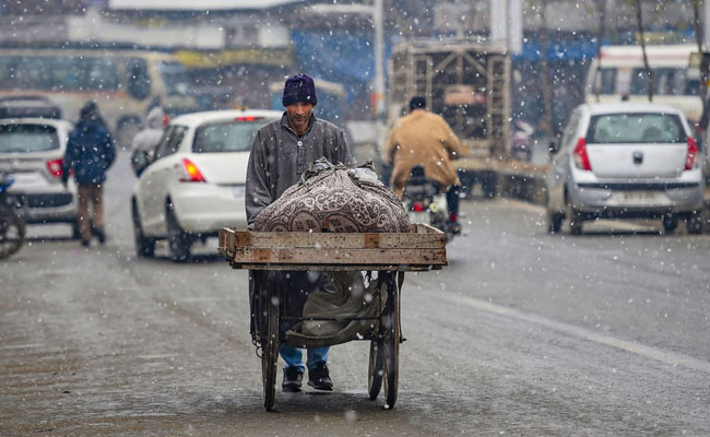 Srinagar Witnesses Coldest Night Of Season, Shivers At Minus 6.2 Degrees