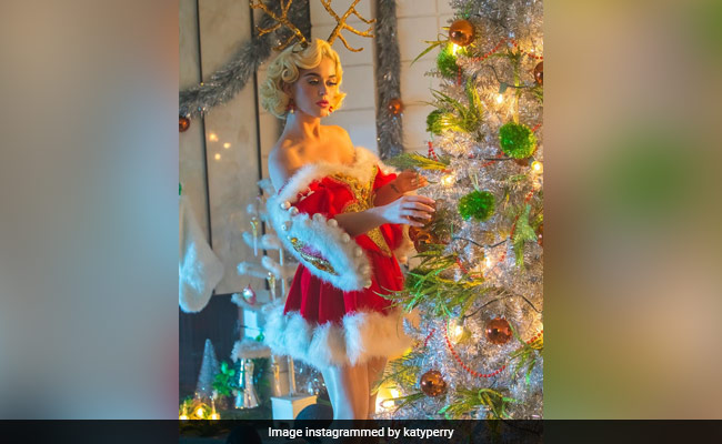 Trending: Katy Perry Is Bringing Christmas To Instagram, One Post At A Time