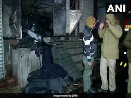 दिल्ली के किराड़ी में कपड़े के गोदाम में लगी आग, 9 लोगों की मौत और 3 घायल दिल्ली के किराड़ी में कपड़े के गोदाम में लगी आग, 9 लोगों की मौत और 3 घायल