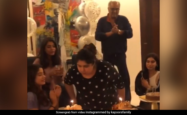 Inside Anshula's Birthday Celebrations With Janhvi, Khushi And Arjun Kapoor