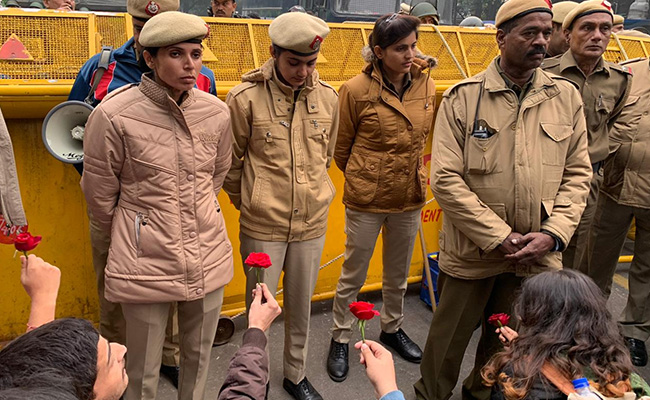 In The Middle Of Protests In Delhi, People Hand Out Flowers To Police