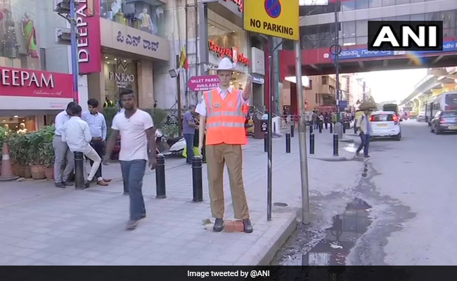 Life-Size Mannequins, Dressed As Cops, Regulate Traffic In Bengaluru
