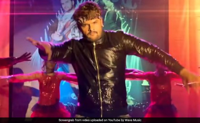 खेसारी लाल यादव ने रॉकस्टार बन स्टेज पर यूं मचाई धूम, Video 3 करोड़ के पार