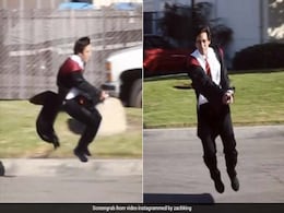 न कोई रस्सी और न कोई सहारा, हैरी पॉटर की तरह झाड़ू के साथ उड़ता दिखा शख्स, देखें VIDEO न कोई रस्सी और न कोई सहारा, हैरी पॉटर की तरह झाड़ू के साथ उड़ता दिखा शख्स, देखें VIDEO