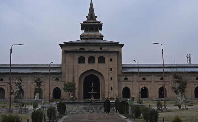 Photography, Men And Women Sitting Together Banned In Jamia Masjid Srinagar