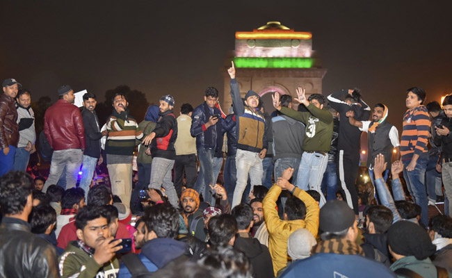 Delhi Protesters Read Constitution At India Gate After Crackdown At Jamia