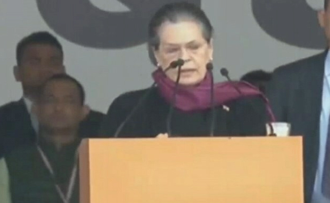 'भारत बचाओ' रैली: सोनिया गांधी का हमला, 'मोदी-शाह का एक ही एजेंडा, लोगों को लड़वाओ और मुद्दे से ध्यान हटाओ'