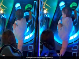 Viral Video: मशीन में फंसा बच्चा, मां करती रह गई बाहर निकालने की कोशिश लेकिन.... Viral Video: मशीन में फंसा बच्चा, मां करती रह गई बाहर निकालने की कोशिश लेकिन....