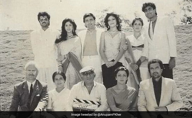 Can You Spot All The Stars In Anupam Kher's Million Dollar Throwback Pic?