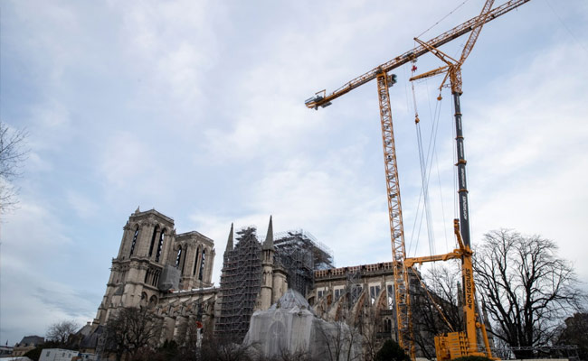 Heavy Hearts As Notre-Dame In Paris Misses Christmas Mass In 200 Years