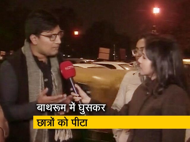 जामिया हिंसा के विरोध में प्रियंका गांधी का इंडिया गेट पर धरना