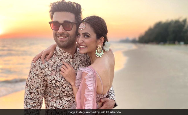 'Hello Snack': Kriti Kharbanda, Pulkit Samrat's PDA Is Getting Cuter By The Day