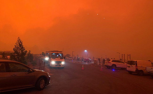 "Red Sky, Choking Dust": Thousands Trapped On Australia Beaches By Wildfires