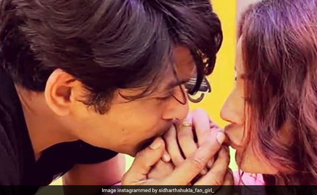 बिग बॉस में रोमांटिक अंदाज में नजर आए शहनाज गिल और सिद्धार्थ शुक्ला, देखें Video