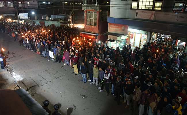 Citizenship Bill: मेघालय में इंटरनेट-एसएमएस बंद, शिलॉन्ग में बिल के विरोध में सड़कों पर उतरे लोग तो लगा कर्फ्यू