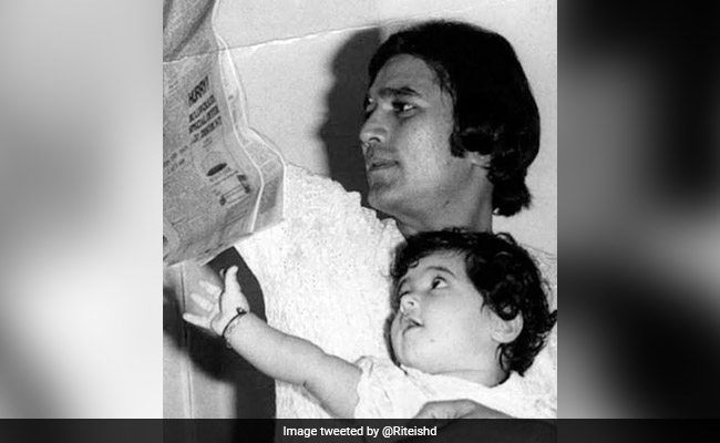 On Shared Birthday, A Priceless Throwback Pic Of Rajesh Khanna And Twinkle. Courtesy - Riteish Deshmukh
