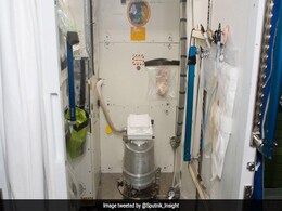 नासा के स्पेस सेंटर में नहीं काम कर रहे Toilets, एस्ट्रोनॉट्स को डायपर पहनने की दी गई सलाह नासा के स्पेस सेंटर में नहीं काम कर रहे Toilets, एस्ट्रोनॉट्स को डायपर पहनने की दी गई सलाह