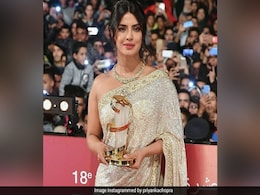 प्रियंका चोपड़ा का फेवरेट कलर है सिल्वर, कई बार शिमरी आउटफिट्स में जीत चुकी हैं फैन्स का दिल... देखें Pics प्रियंका चोपड़ा का फेवरेट कलर है सिल्वर, कई बार शिमरी आउटफिट्स में जीत चुकी हैं फैन्स का दिल... देखें Pics