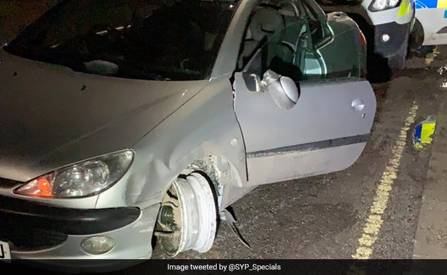 शराब के नशे में इतना धुत था ड्राइवर, बिना टायर के ही चला रहा था कार